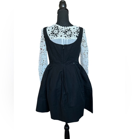 5/25$ ✨ GAP Skater Dress - Picture 3 of 9